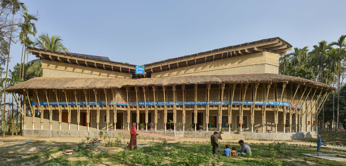 Frontansicht des Anandaloy-Gebäudes in Bangladesh