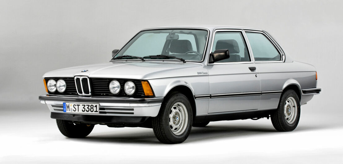 Silberner 3er-BMW (E21) im Studio.