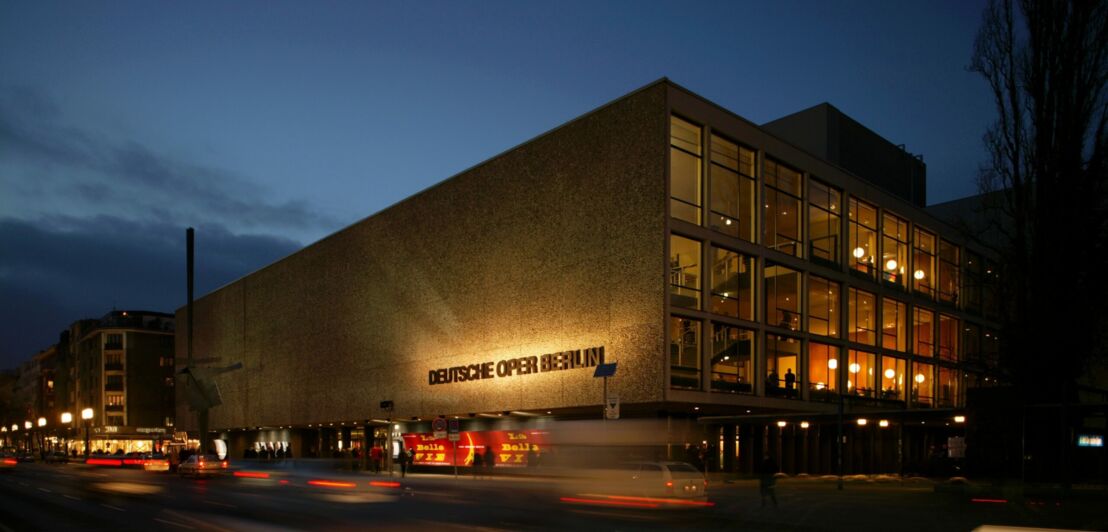 Die Deutsche Oper Berlin in der Bismarckstraße.