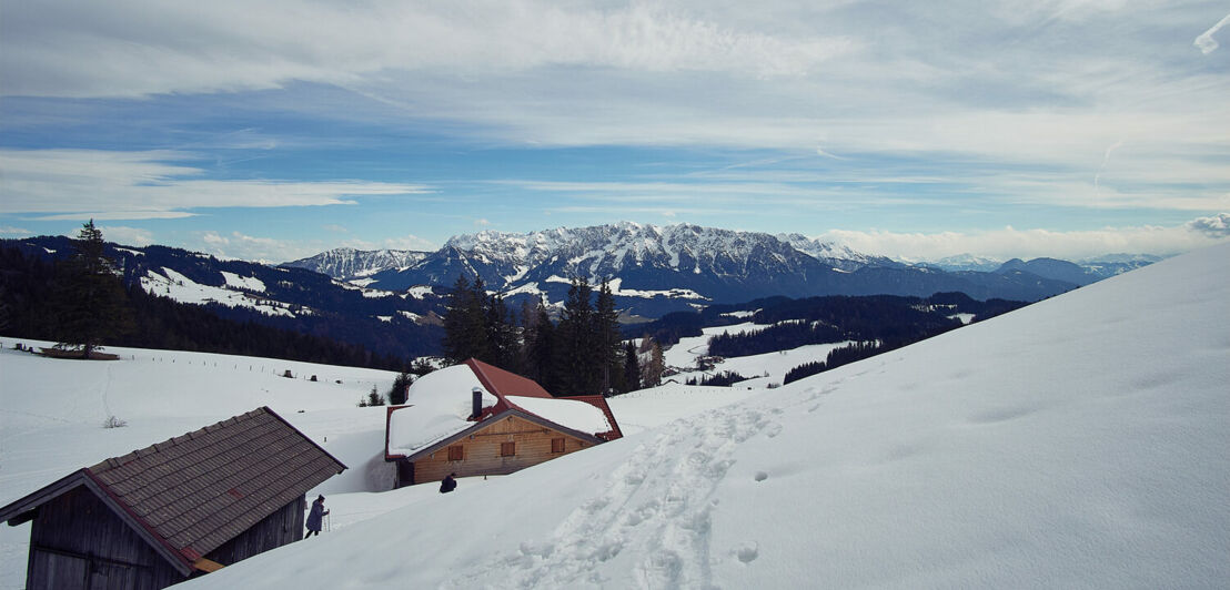 Schneebedeckte Gipfel an der Goglalm.