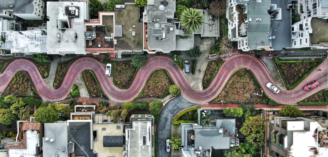 Die Kehren der Lombard Street aus der Vogelperspektive