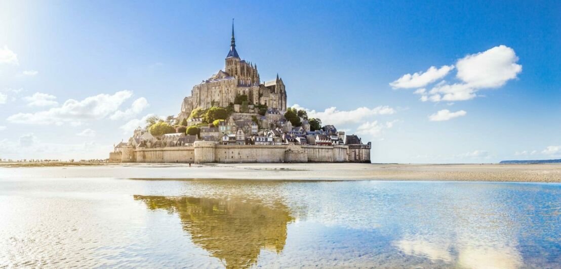 Blick auf den Mont Saint-Michel bei Ebbe