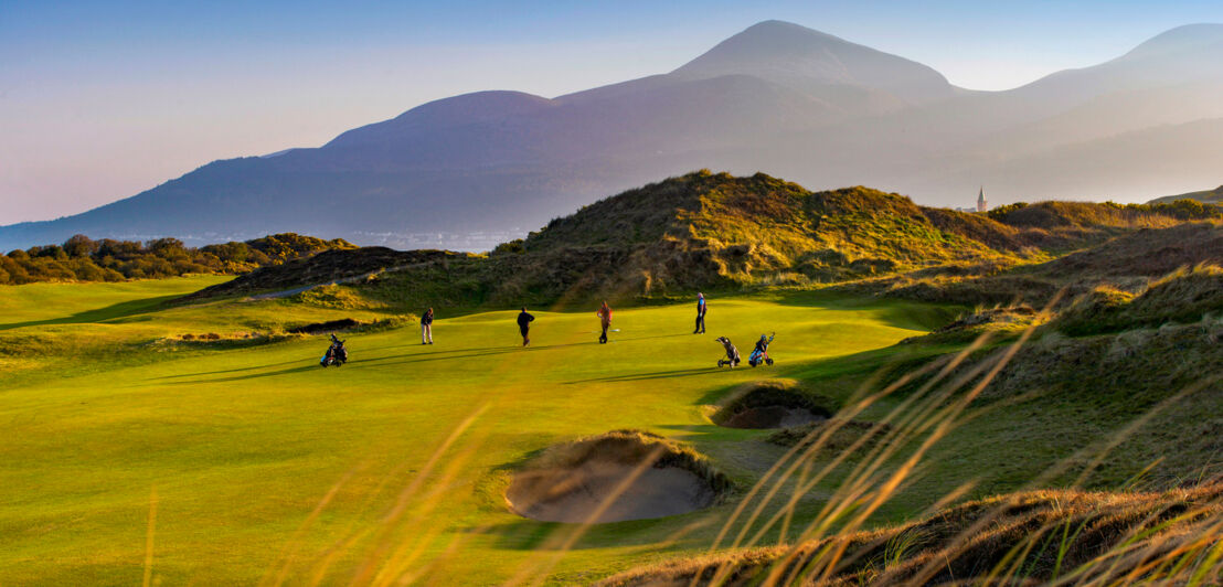 Blick auf einen schönen Golfplatz