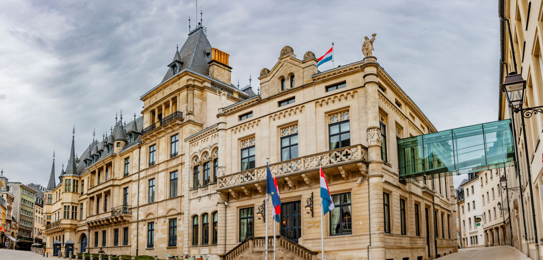 Imposantes Gebäude im Zentrum der Stadt Luxemburg.