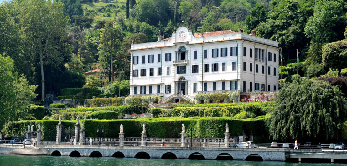 Eine imposante Villa mit gepflegtem Garten direkt am Comer See