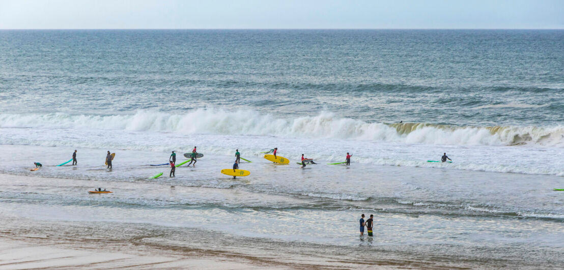 Surfer am Strand von Lacanau