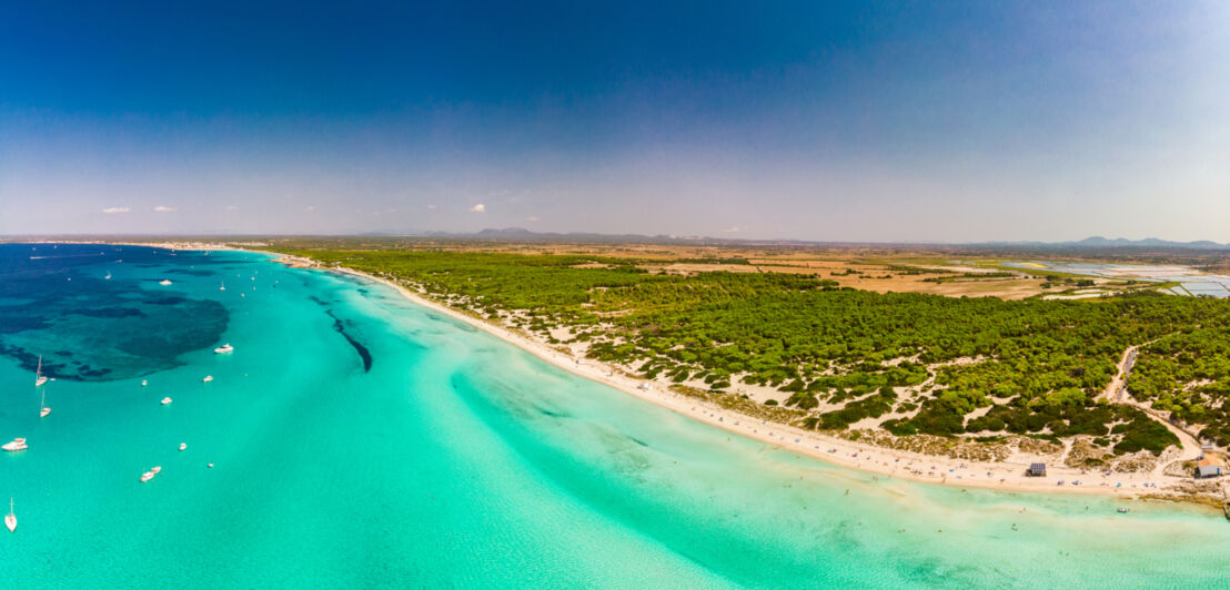 Ludtaufnahme vom Strand Es Trenc auf Mallorca