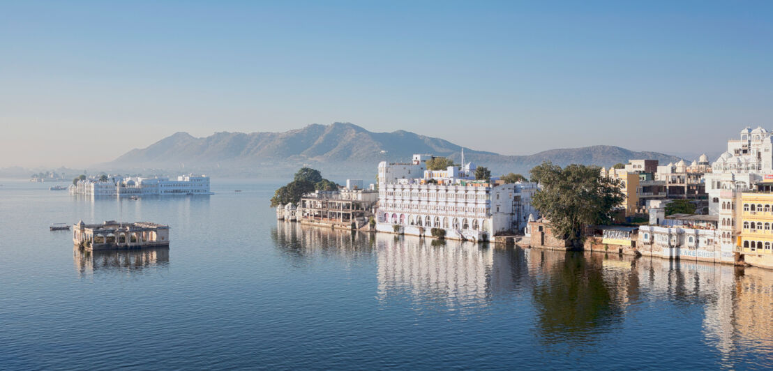 Blick über den Pichola-See in Udaipur.