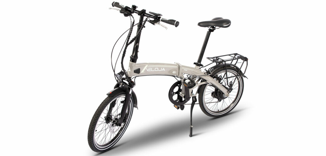 Ein beiges Klapp-E-Bike