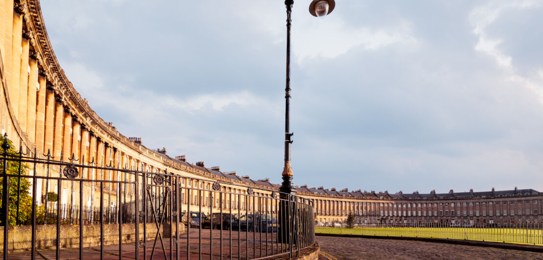 Die Fassade des Royal Crescent in Bath, Somerset