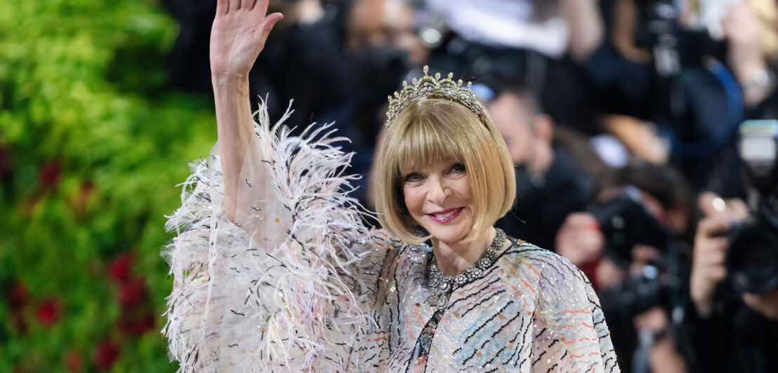 Anna Wintour winkt auf der Met Gala