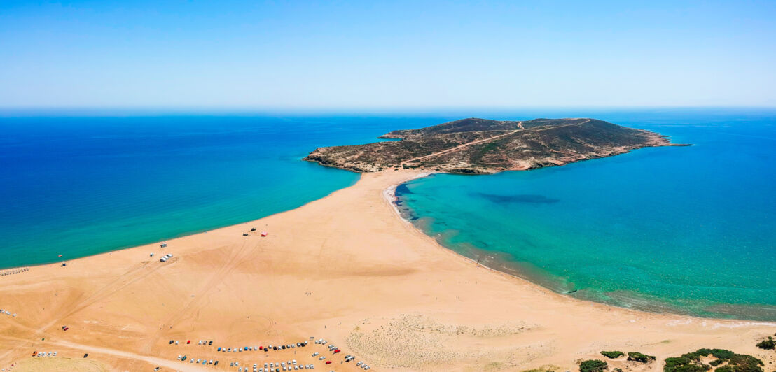 Prasonisi Beach aus der Vogelperspektive, der das Meer in zwei Hälften teilt