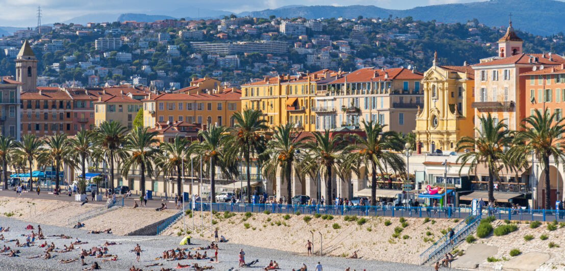 Aufnahme der Promenade des Anglais bei Sonnenschein