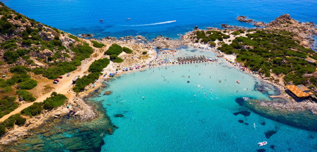 Die Halbinsel Punta Molentis auf Sardinien aus der Vogelperspektive