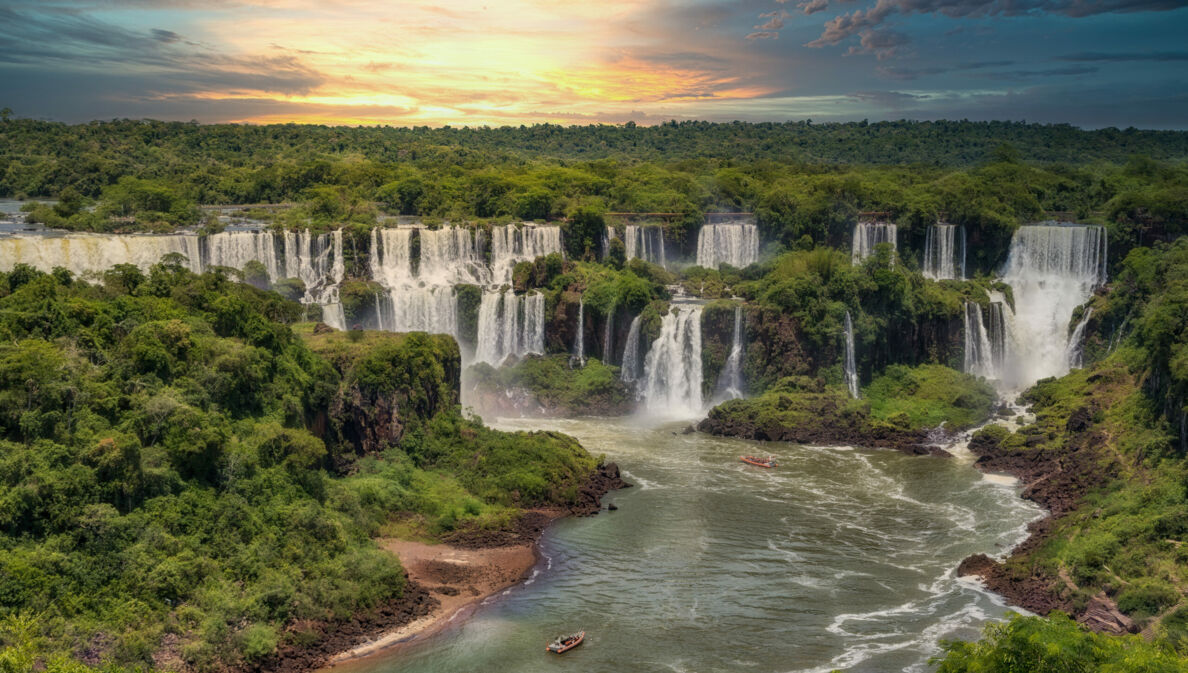 Die Iguazu-Wasserfälle von der brasilianischen Seite.