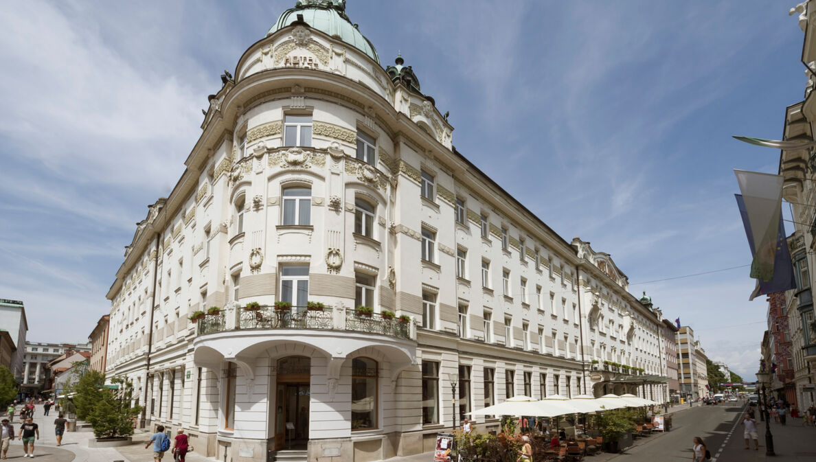 Außenansicht eines prächtigen Hotels