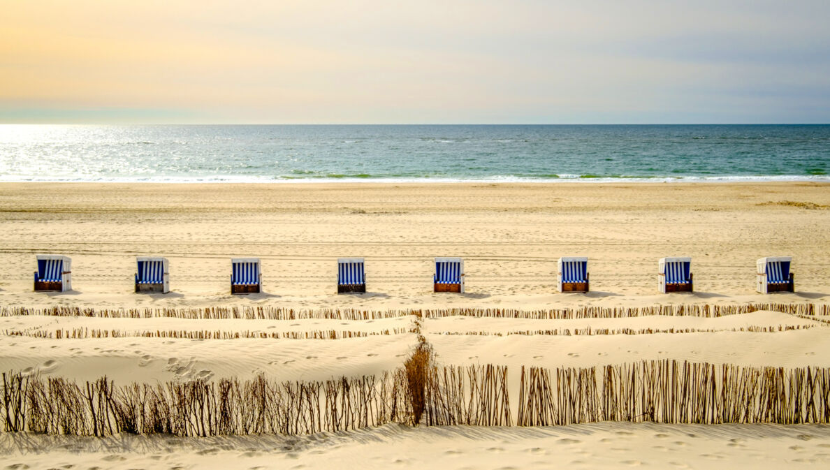 Strandkörbe am Strand