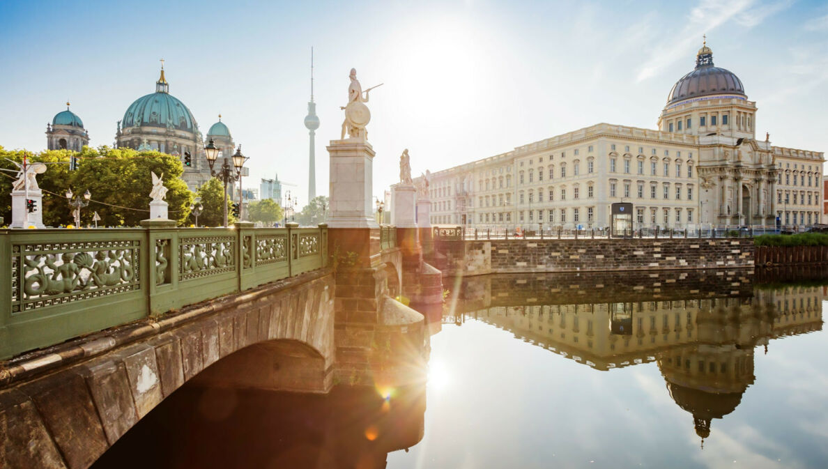 Das Berliner Humboldt Forum an der Spree