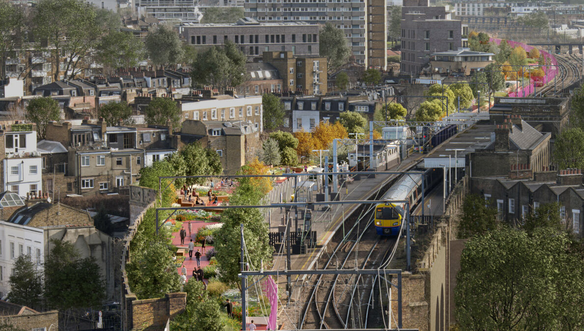 Ein Grünstreifen neben den Gleisen einer Hochbahn in einer Gro´stadt