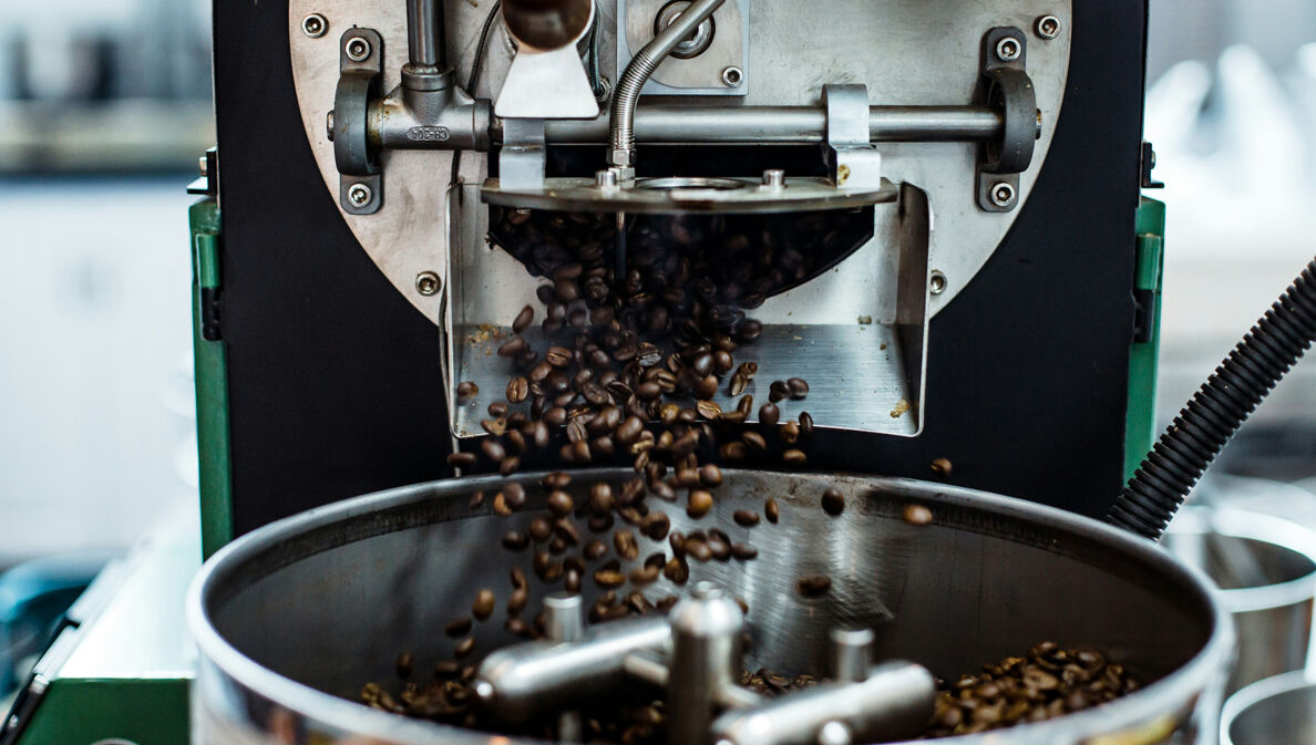 Kaffeeröster in Betrieb