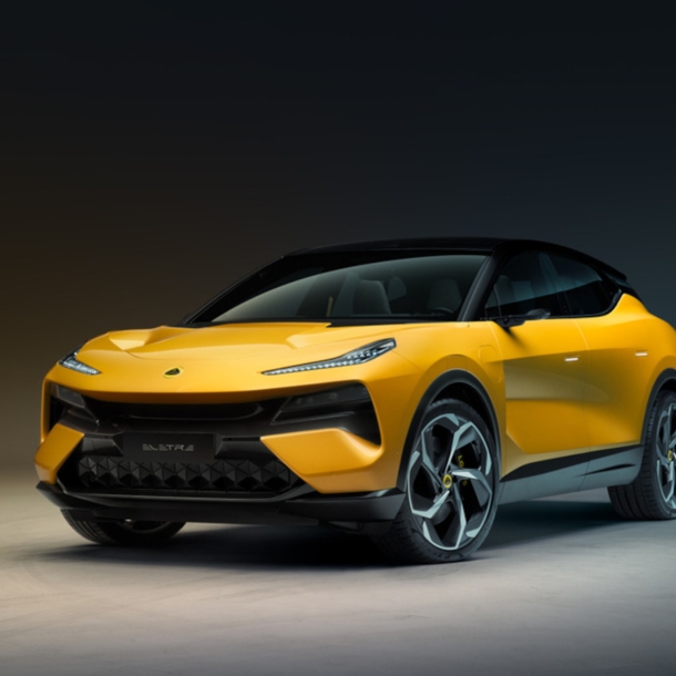 Ein gelbes, futuristisch gestaltetes SUV von Lotus