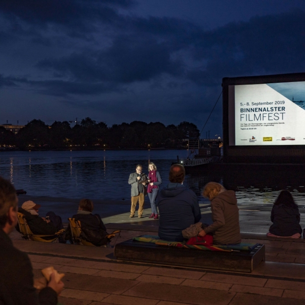 Eine Leinwand auf dem Wasser