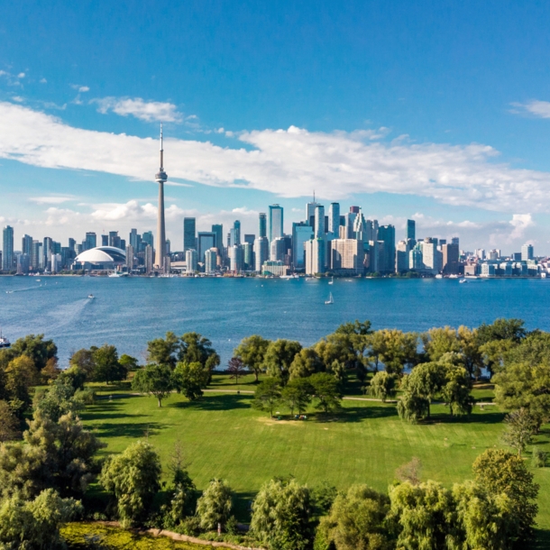 Die Skyline von Toronto vor dem Ontariosee