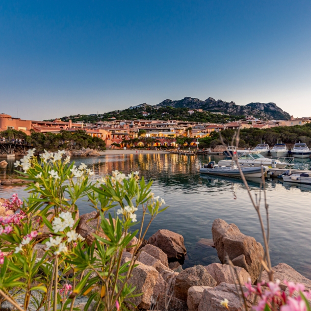 Blick auf den Hafen und Boote von Porto Cervo