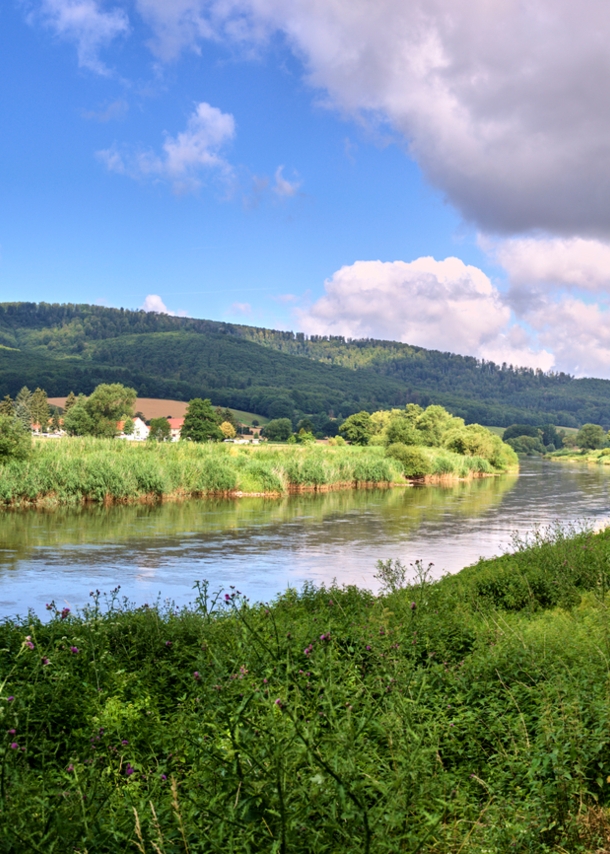 Panorama vom Fernradweg an der Weser im Weserbergland