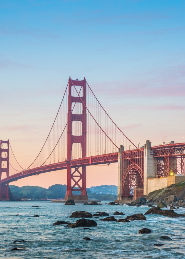 Golden Gate Bridge im Abendrot.