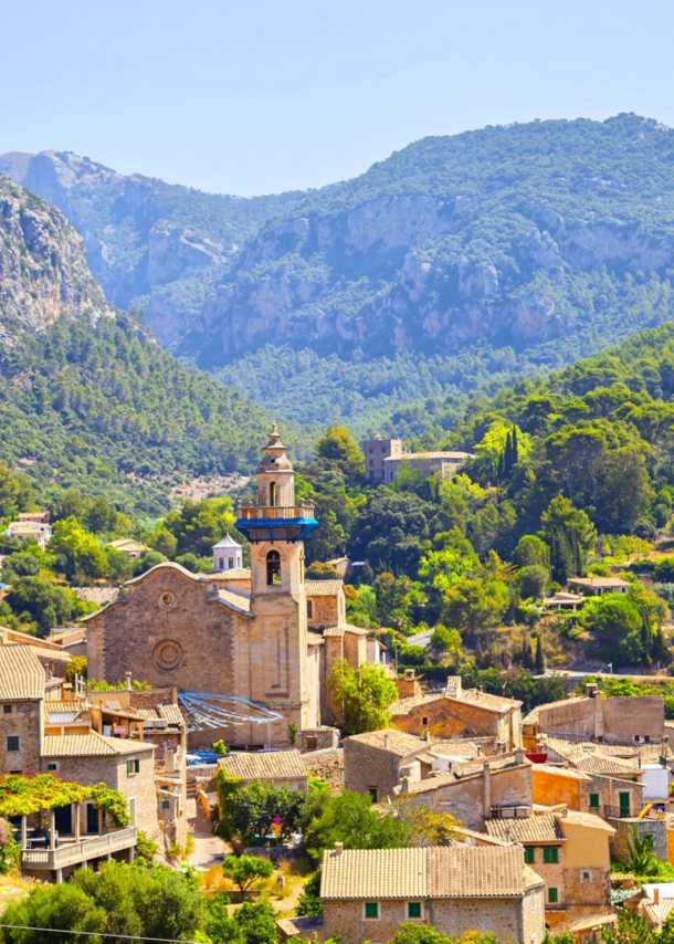 Ein Bergdorf auf Mallorca