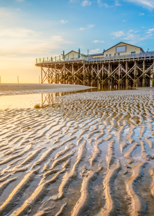 Pfahlbauten am Strand von St. Peter-Ording