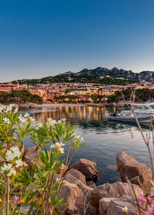 Blick auf den Hafen und Boote von Porto Cervo