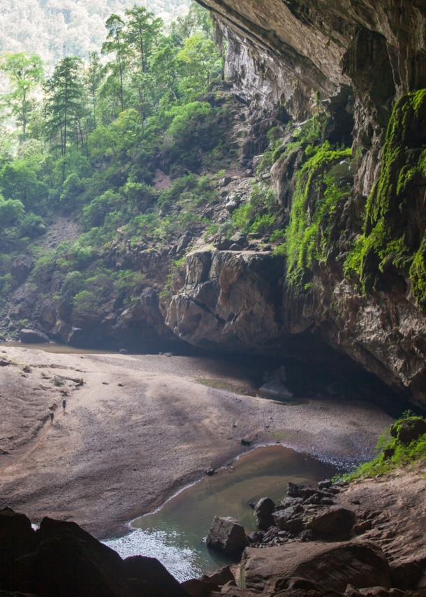 Aufnahme vom Eingang der Son-Doong Höhle in Vietnam.