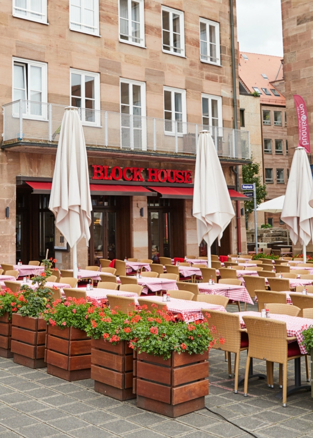 Block House Restaurant mit Außenterrasse in Nürnberger Altstadt.