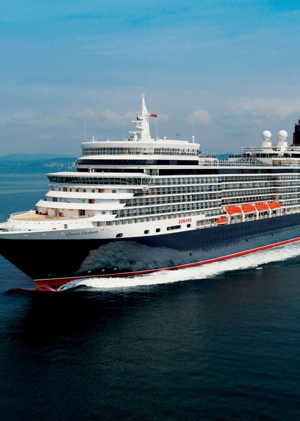 Kreuzfahrtschiff Queen Elizabeth auf dem Meer.