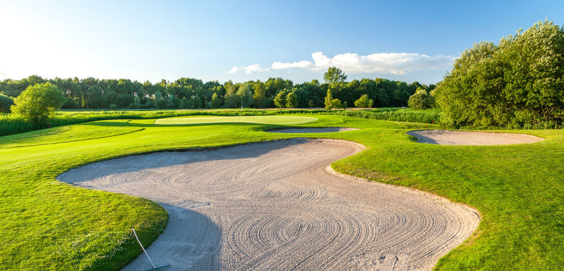 Bunkerhindernisse auf einem Golfplatz