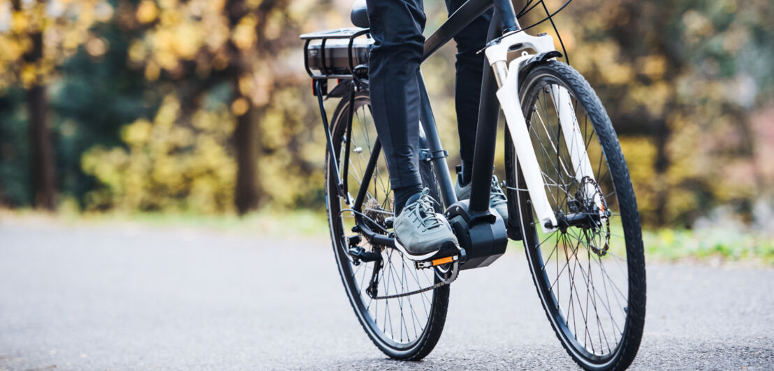 Fahrrad mit eingebautem Motor und Akku