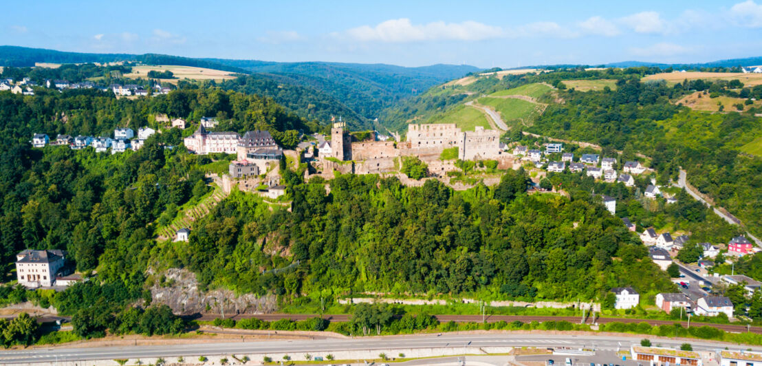 Panoramaaufnahme von Burg Rheinfels und Umgebung