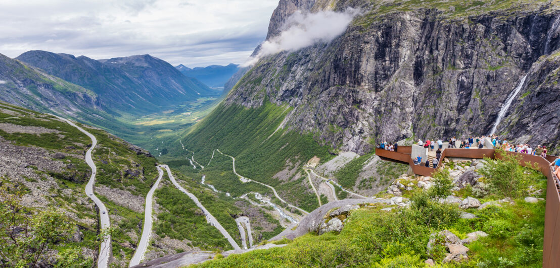 Blick von der Aussichtsplattform auf den Trollstigen