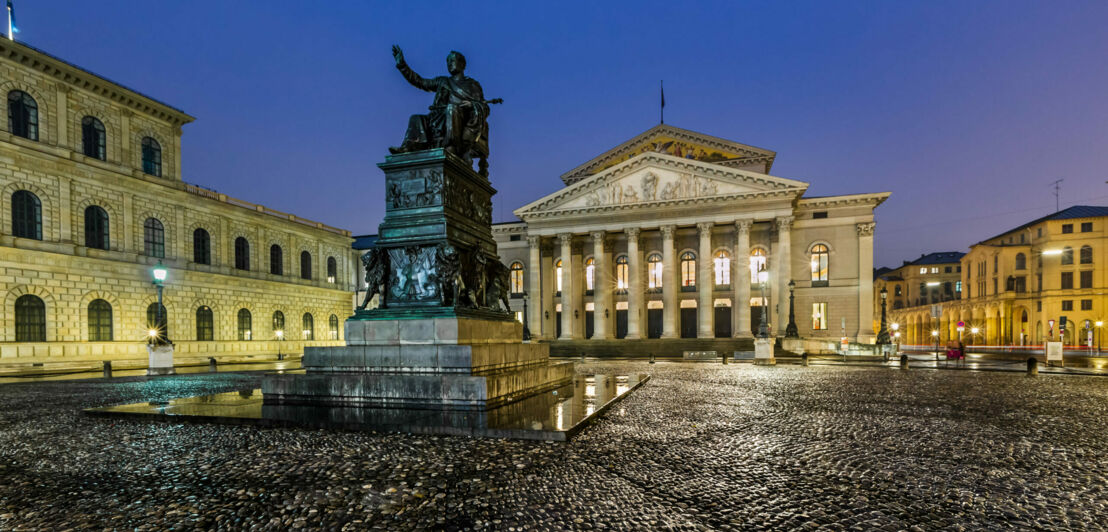 Die Bayerische Staatsoper im Nationaltheater am Max-Joseph-Platz in München.