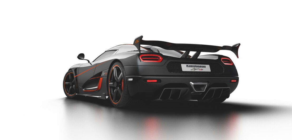 Der Sportwagen Koenigsegg Agera RS von schräg hinten betrachtet.