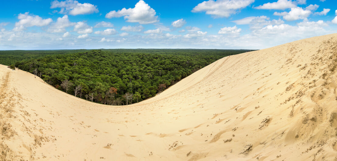 Die Dune du Pilat an der Atlantikküste bei Arcachon, die größte Sanddüne Europas