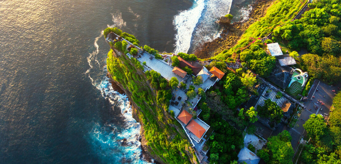 Luftaufnahme des Uluwatu Temple auf Bali.