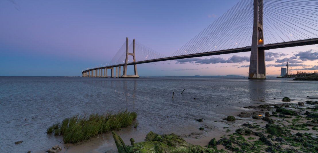 Eine Brücke im Sonnenuntergang