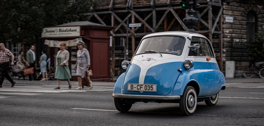 Eine blau-weiße Isetta