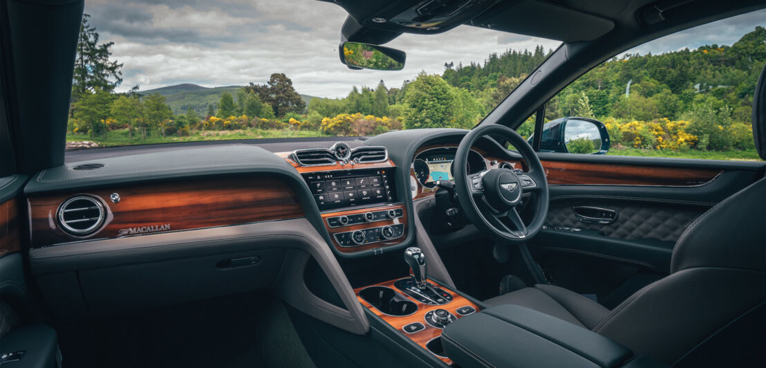 Cockpit eines Bentley Bentaygas von innen