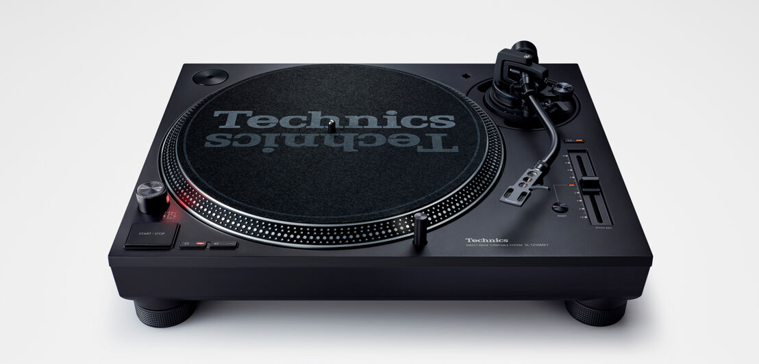 Draufsicht auf einen Plattenspieler Technics SL-1210