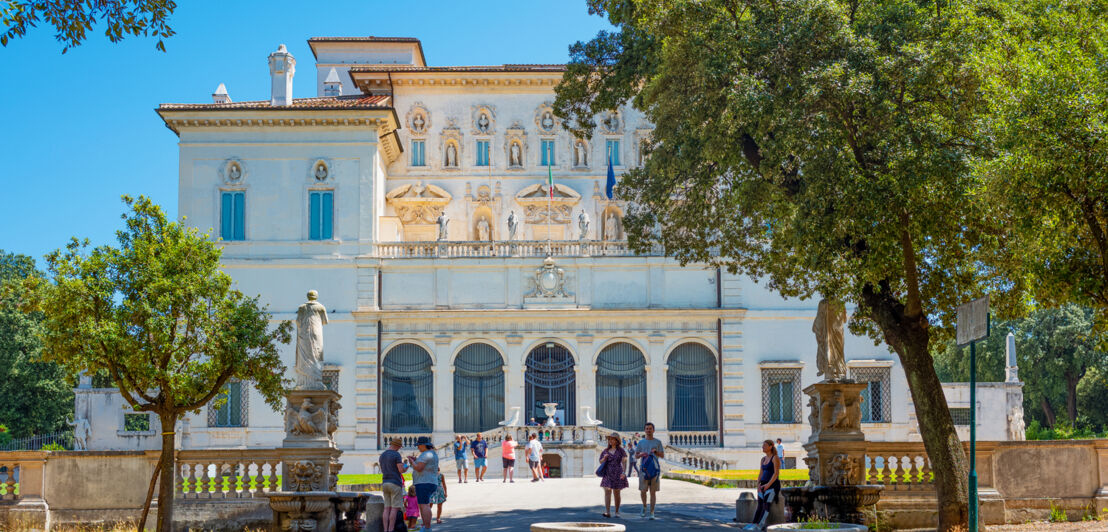 Frontansicht der Villa Borghese