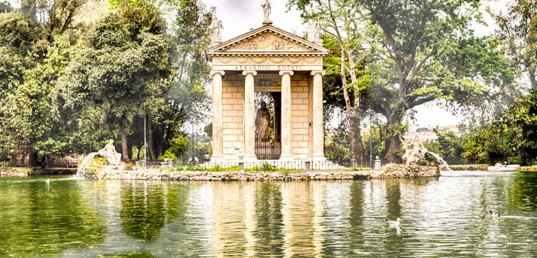 Der Asklepiostempel im See der Villa Borghese